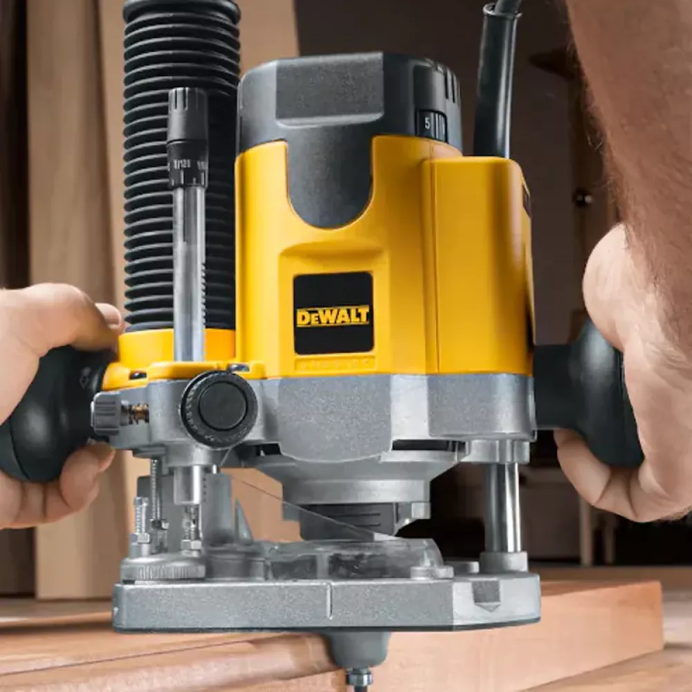 DeWalt DW621KT-QS фрезер универсальный (2 x 5 Ач, ЗУ)