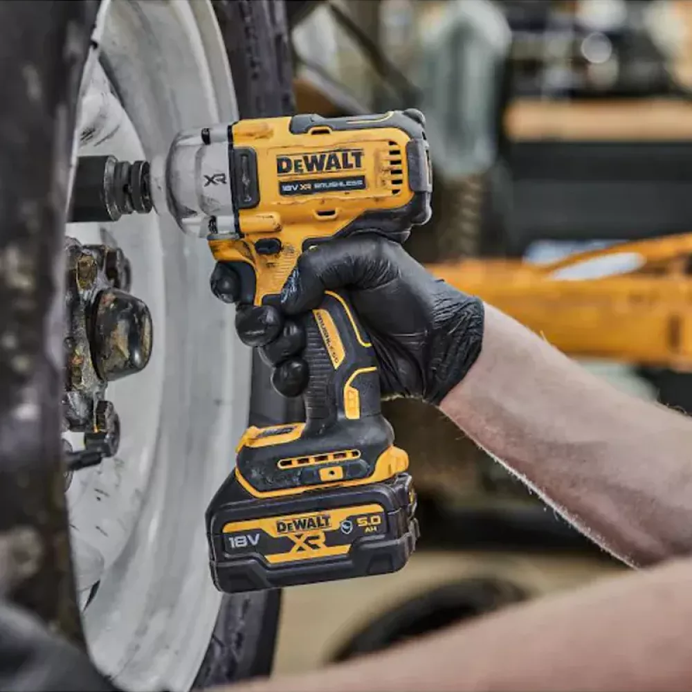 DeWalt DCF892P2T-QW аккумуляторный импульсный гайковёрт (2 x 5 Ач, ЗУ)