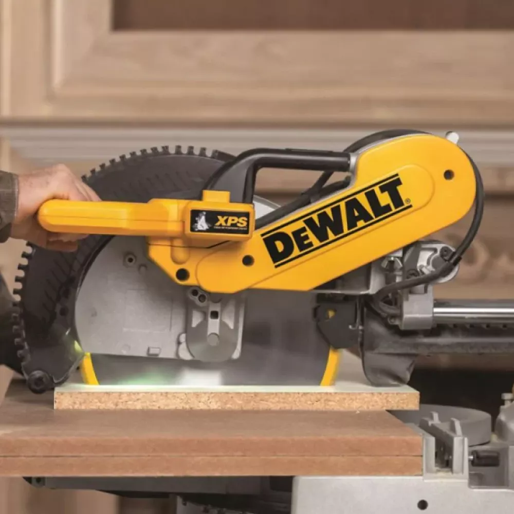 Торцовочная пила DeWALT DWS780, DWS780-QS
