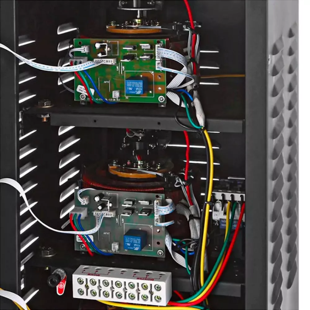 Ресанта АСН-9000/3-ЭМ трехфазный стабилизатор напряжения 63/4/4
