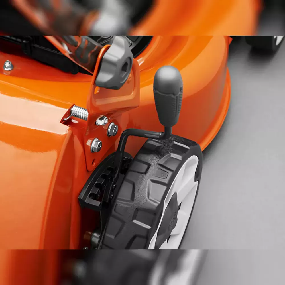 Газонокосилка бензиновая Husqvarna LC 140SP, 9704882-01