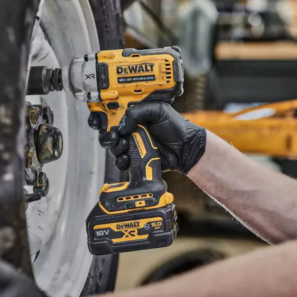DeWalt DCF891P2T-QW аккумуляторный импульсный гайковёрт (2 x 5 Ач, ЗУ)