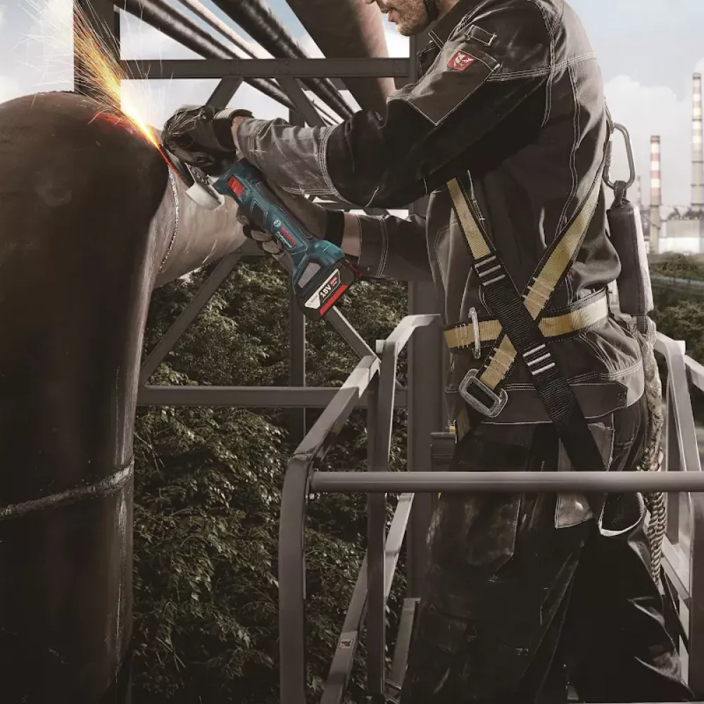 Bosch GWS 180-LI Professional аккумуляторная угловая шлифмашина (2 x 4 A·ч, ЗУ) 06019H90R0